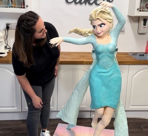 Elsa cake made by LaraCakes 