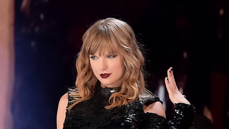 Taylor Swift shakes Melbourne with her record breaking performance