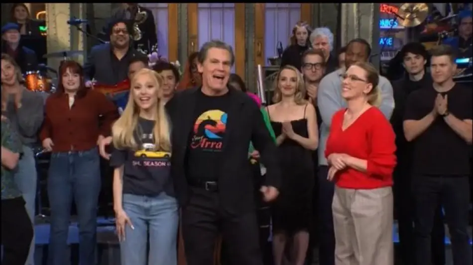 Scarlett Johansson and Ariana Grande in Saturday Night Live